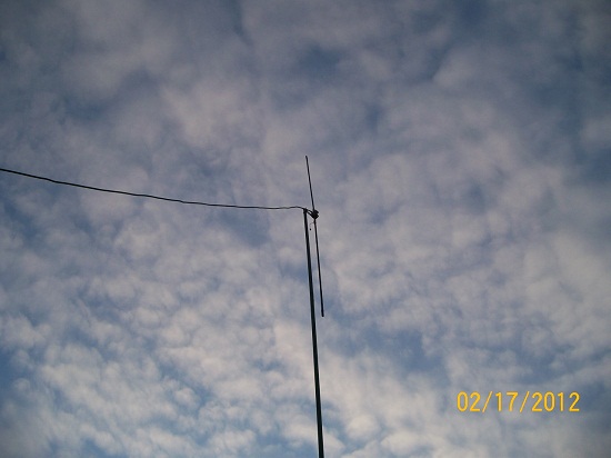 Stealthy Homebrew Vertical Dipole Antenna